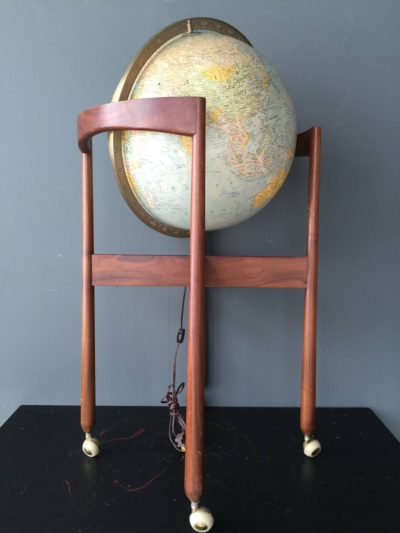 Jens Risom Vintage Illuminated World Globe on Stand 2