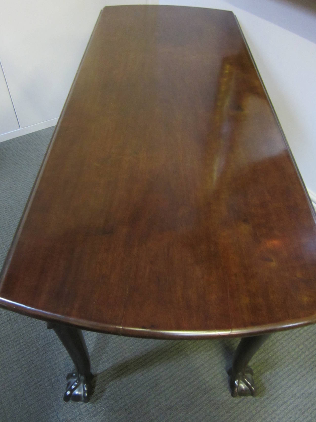 Fine 18th Century George II Mahogany Drop-Leaf Table For Sale 1