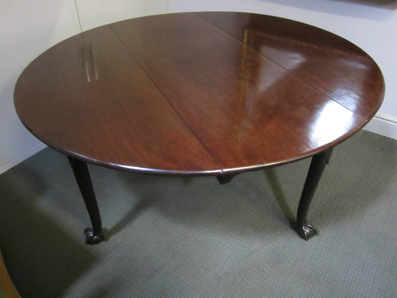 Fine 18th Century George II Mahogany Drop-Leaf Table In Excellent Condition For Sale In Cambridgeshire, GB