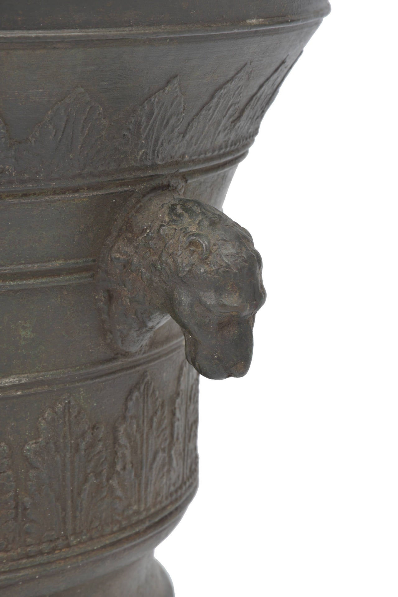 Very Large 19th Century Bronze Mortar with Lion Shaped Knop Handles For Sale 1