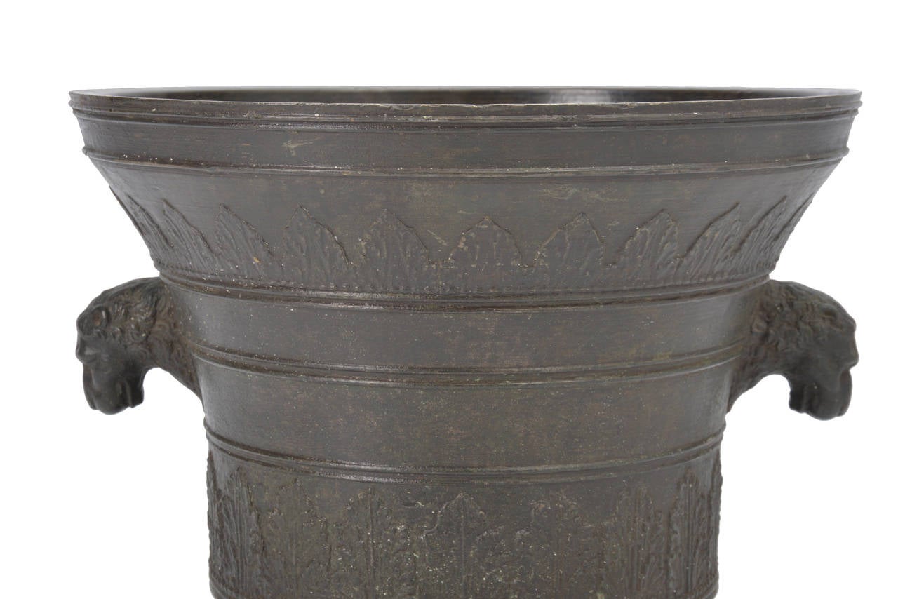 Very Large 19th Century Bronze Mortar with Lion Shaped Knop Handles In Excellent Condition For Sale In Oisterwijk, NL