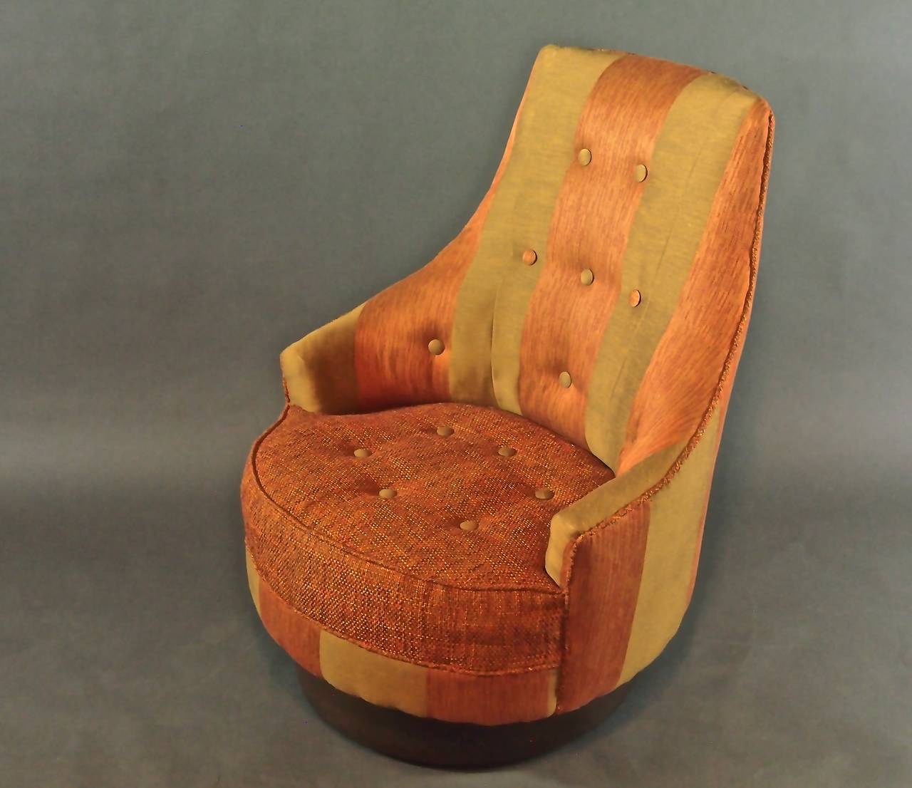 Mid-Century Lounge Chair For Sale at 1stdibs