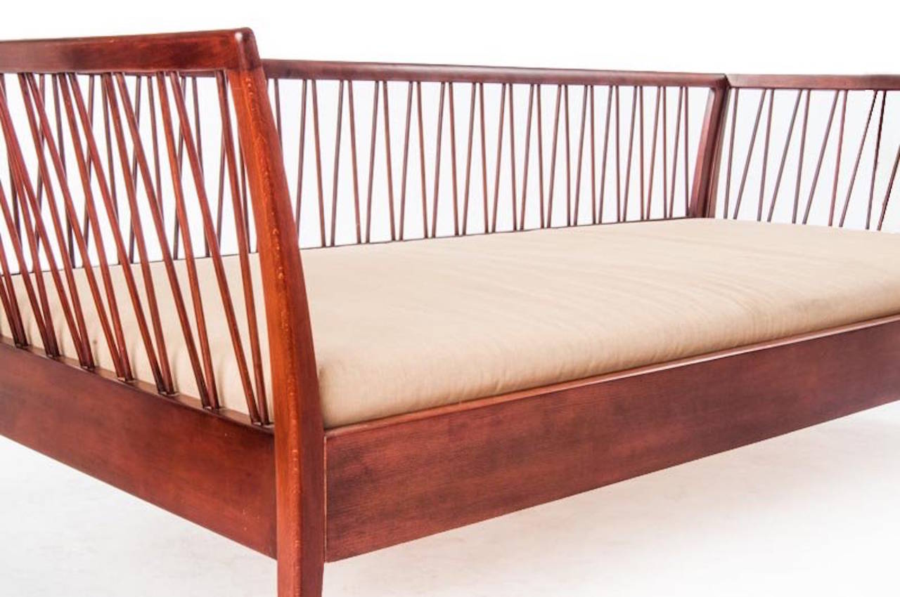 spindle day bed