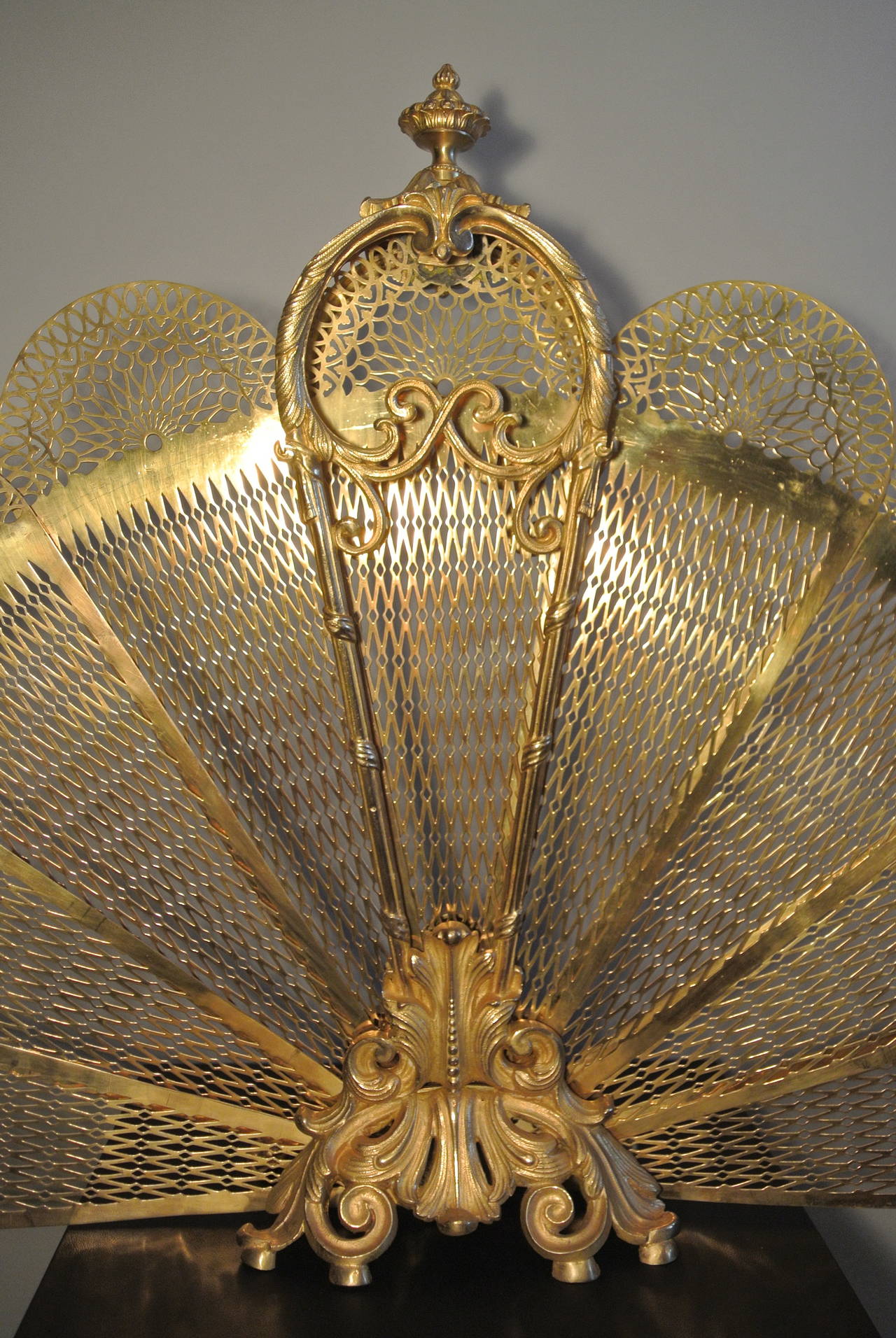 Exceptional quality bronze dore fire place screen in a peacock fan design, Napoleon III, 19th Century. 62cm Tall x 102 cm Wide.