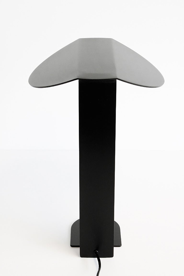 Post-Modern Modernist Italian Black and Red Metal Desk Lamp