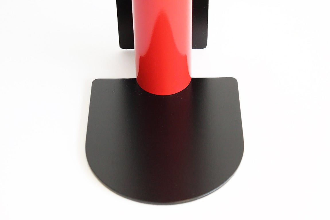 Modernist Italian Black and Red Metal Desk Lamp In Excellent Condition In Chicago, IL