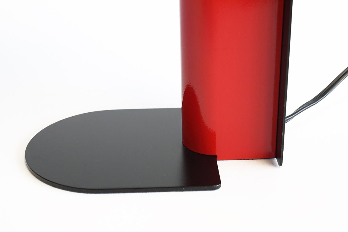 Modernist Italian Black and Red Metal Desk Lamp 1