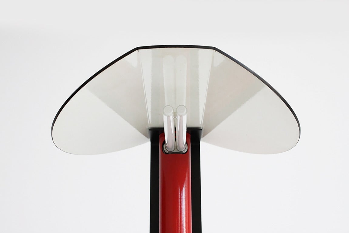 Modernist Italian Black and Red Metal Desk Lamp 2