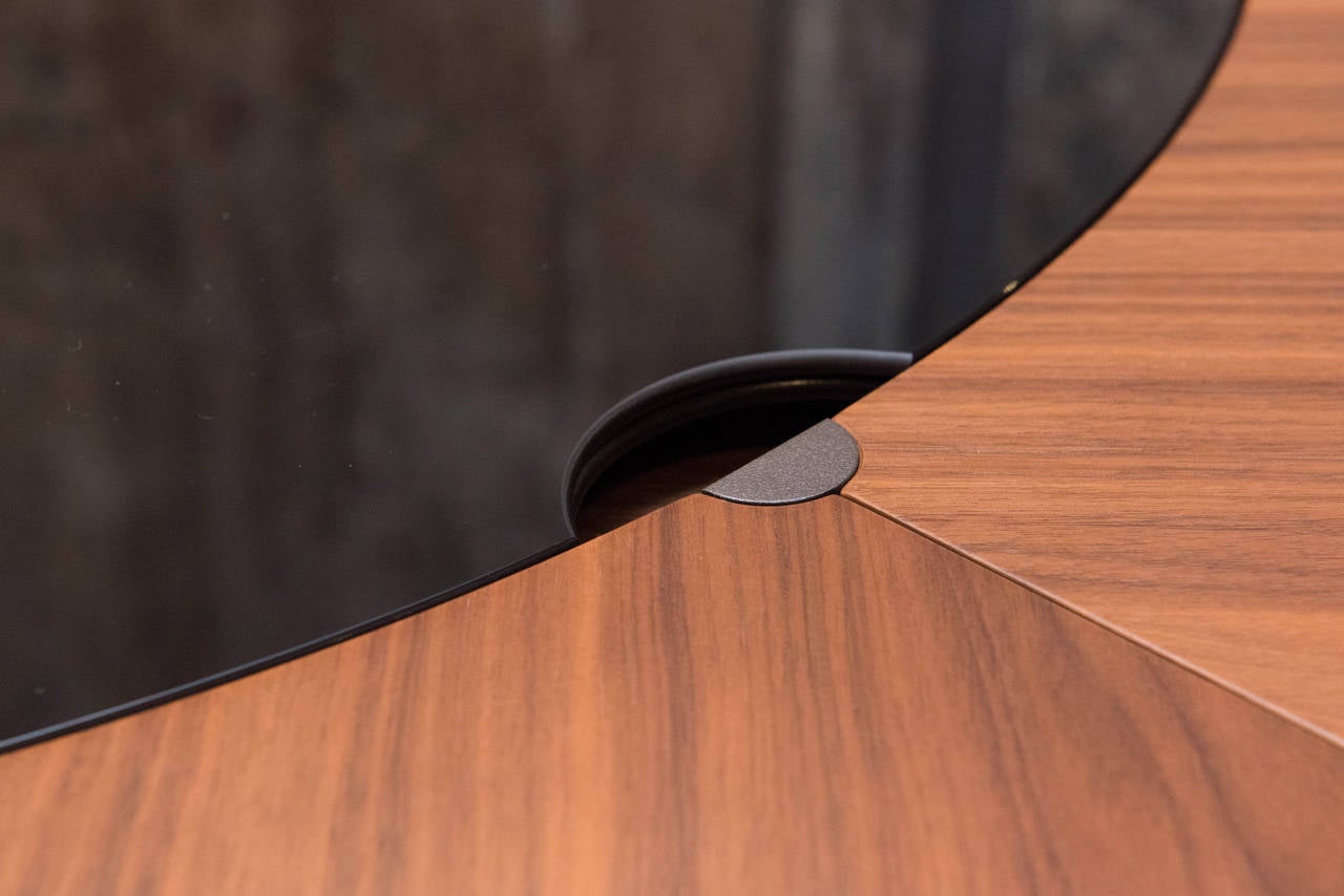 Giorgetti Fang Table In Excellent Condition For Sale In Houston, TX
