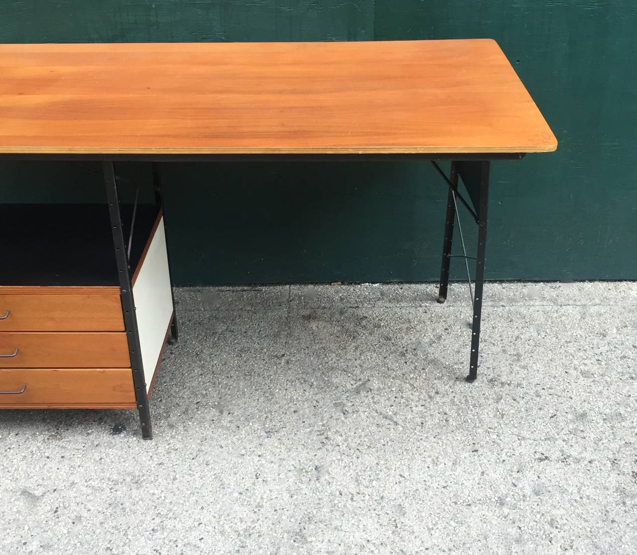 Rare First Generation Herman Miller Eames ESU Desk In Good Condition In Brooklyn, NY