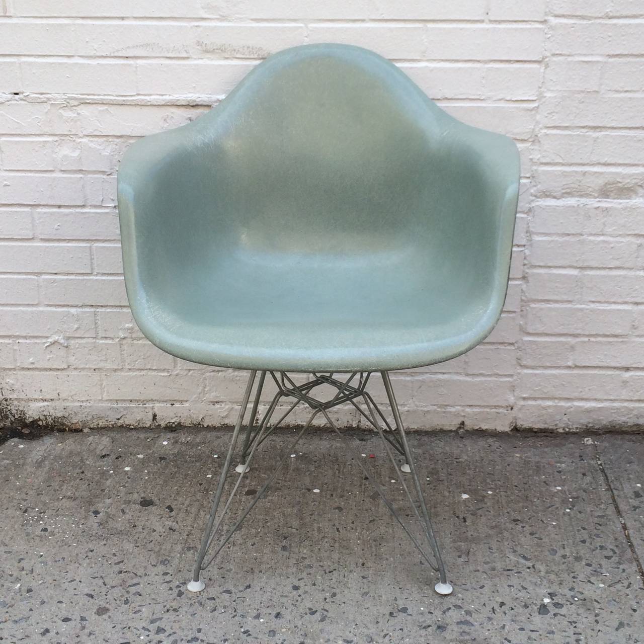 Near Mint Herman Miller Eames Seafoam Green DAR Chair at 1stDibs | eames  dar shell chair