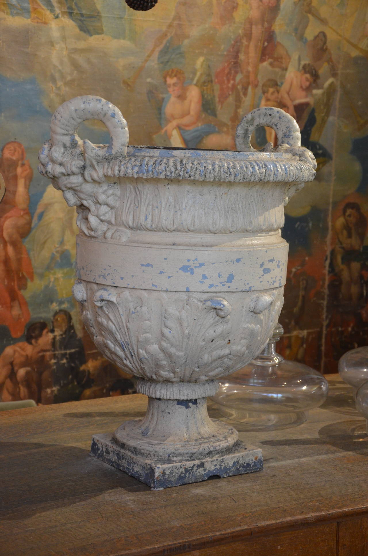 French Cast Iron Garden Urn Attributed to the Foundry Val d'Osne, circa 1870 In Good Condition For Sale In Saint-Ouen, FR