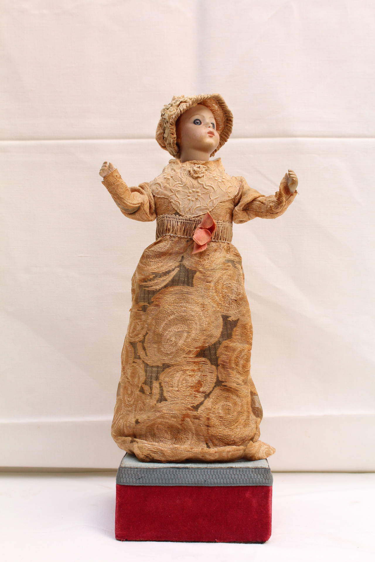 This original mechanical doll (automaton) was made by Bru, a french company, at the end of the 19th century. 

The signature 