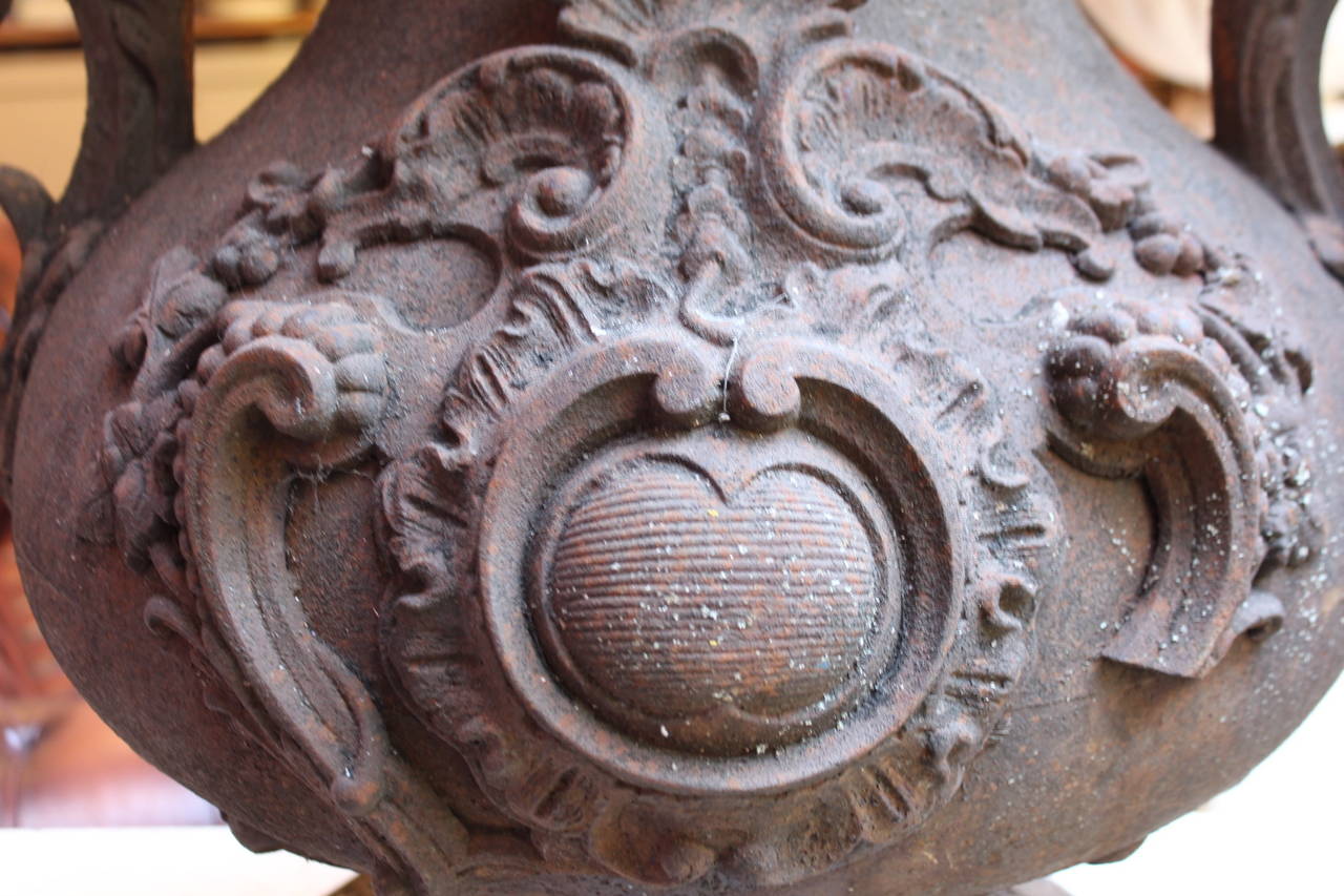 Garden Cast Iron Urn, France, End of the 19th Century For Sale 5