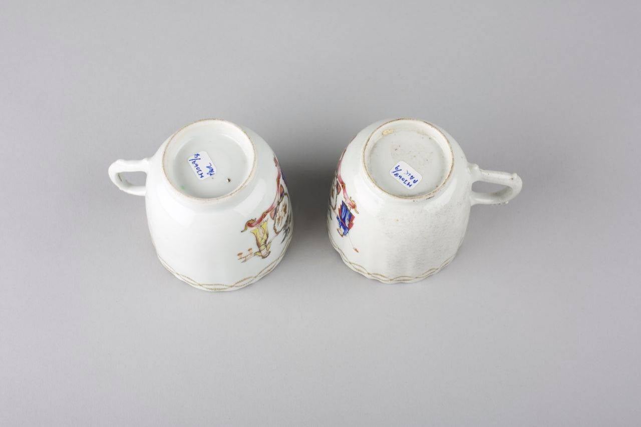 Painted Chinese export porcelain coffee cups with arms of New York State, 18th century For Sale