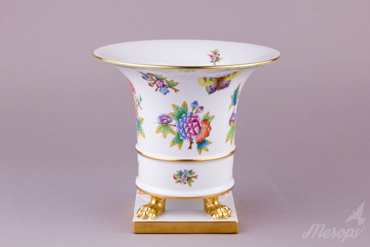 Hand-Painted Herend Queen Victoria Large Claw Footed Cachepot, circa 1970