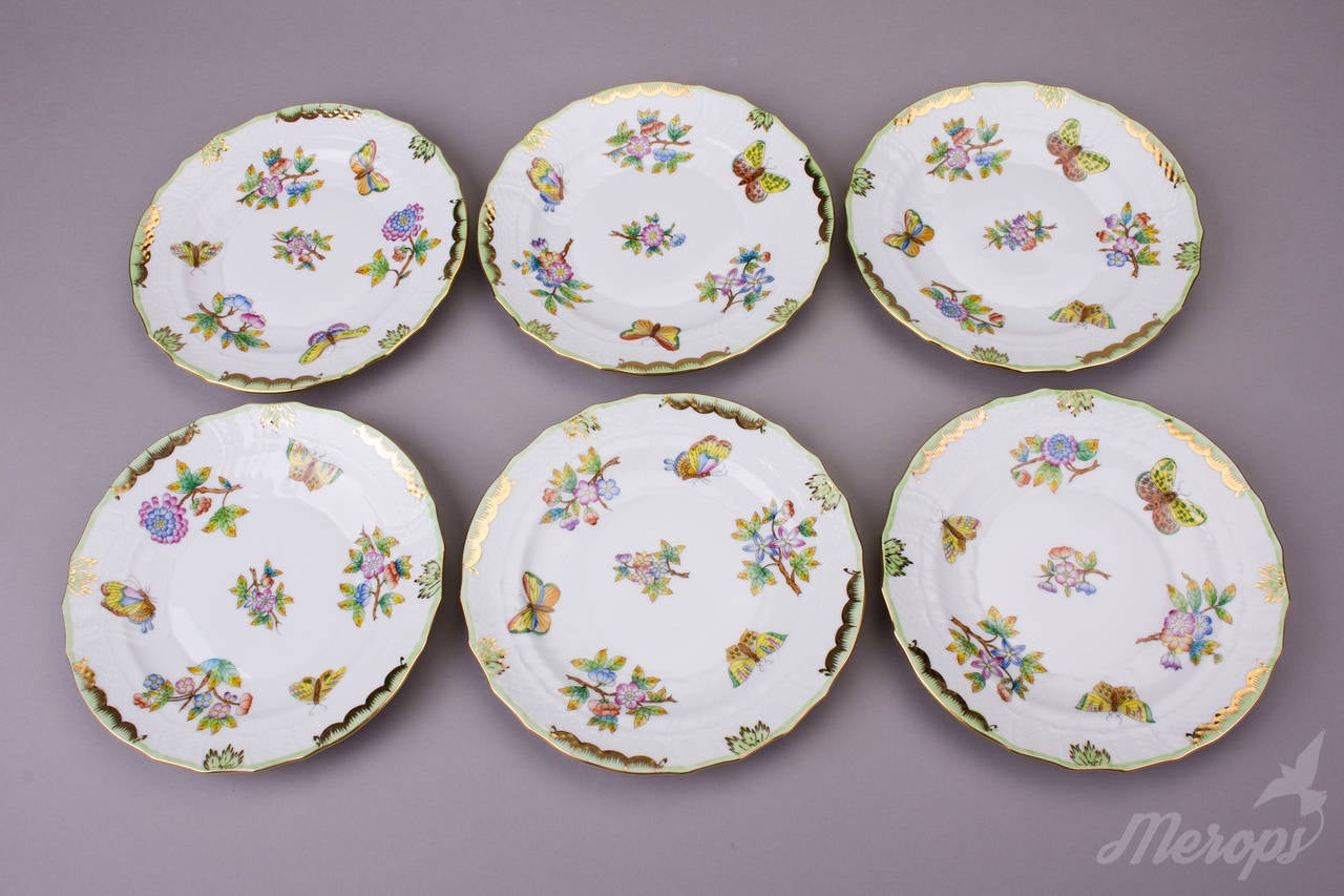 Herend Queen Victoria Rocaille Dinner Service for Six Persons, circa 1975 In Excellent Condition In Budapest, HU