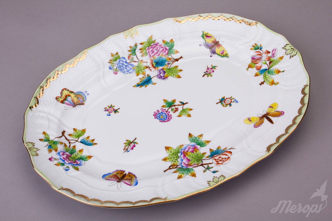 Late 20th Century Herend Queen Victoria Rocaille Dinner Service for Six Persons, circa 1975