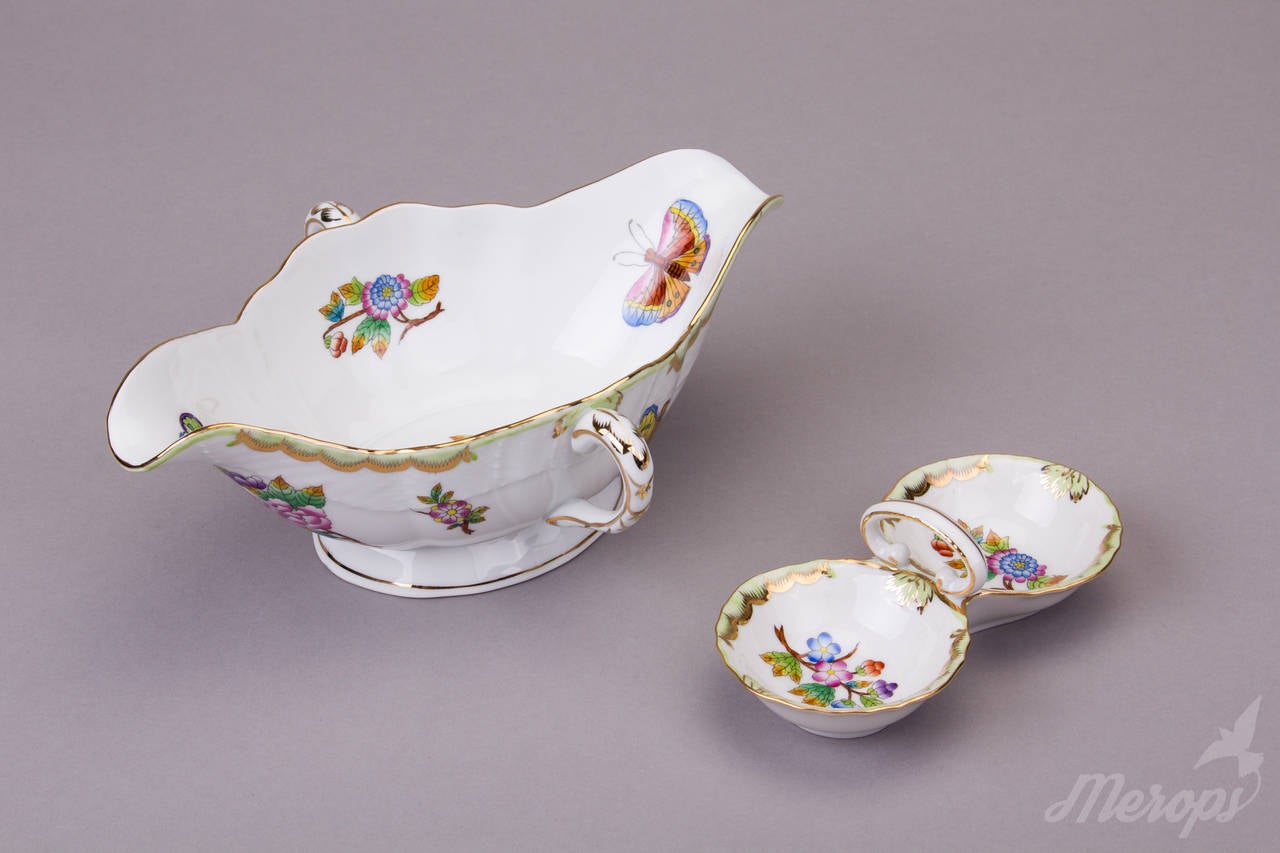Herend Queen Victoria Rocaille Dinner Service for Six Persons, circa 1975 1