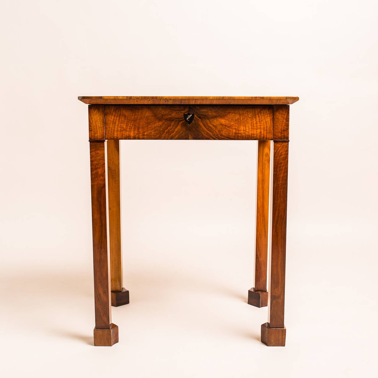 Originating from around 1830, this attractive rare Biedermeier Side Table features simplicity, elegance and beautifully crafted surfaces reminiscent of a “Danhauser” concept. This small table was constructed from spruce wood with a striking walnut