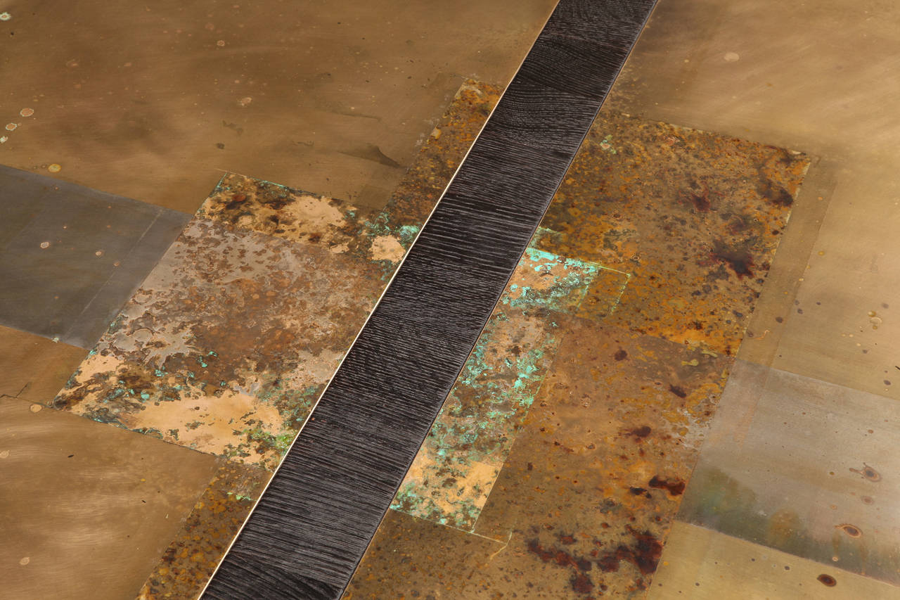 Couchtisch „Divided Lands“ aus geätzter Bronze und gehärteter Eiche von Studio Roeper im Zustand „Neu“ im Angebot in Napa, CA