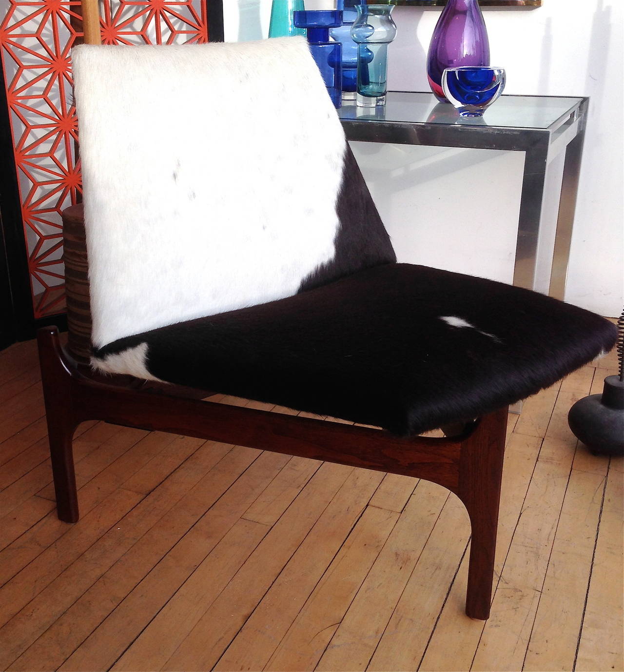 Pair Of John Keal For Brown Saltman Sculptural Lounge Chairs In Cowhide In Good Condition In Brooklyn, NY