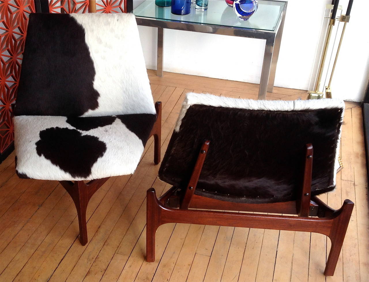 Mid-Century Modern Pair Of John Keal For Brown Saltman Sculptural Lounge Chairs In Cowhide