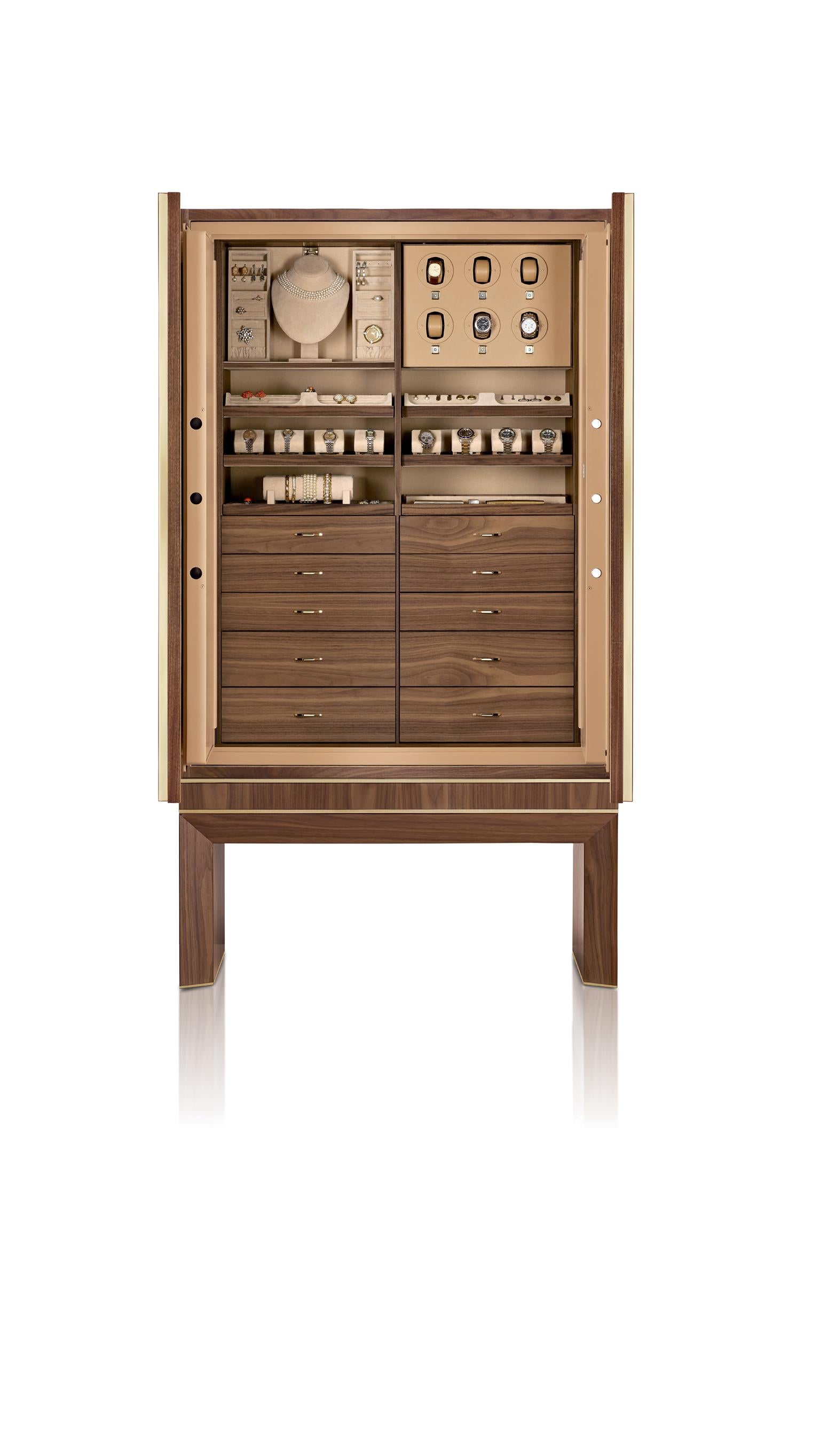 En vente : Brown (Walnut) Agresti Lei Lui Armoire avec coffre-fort 3