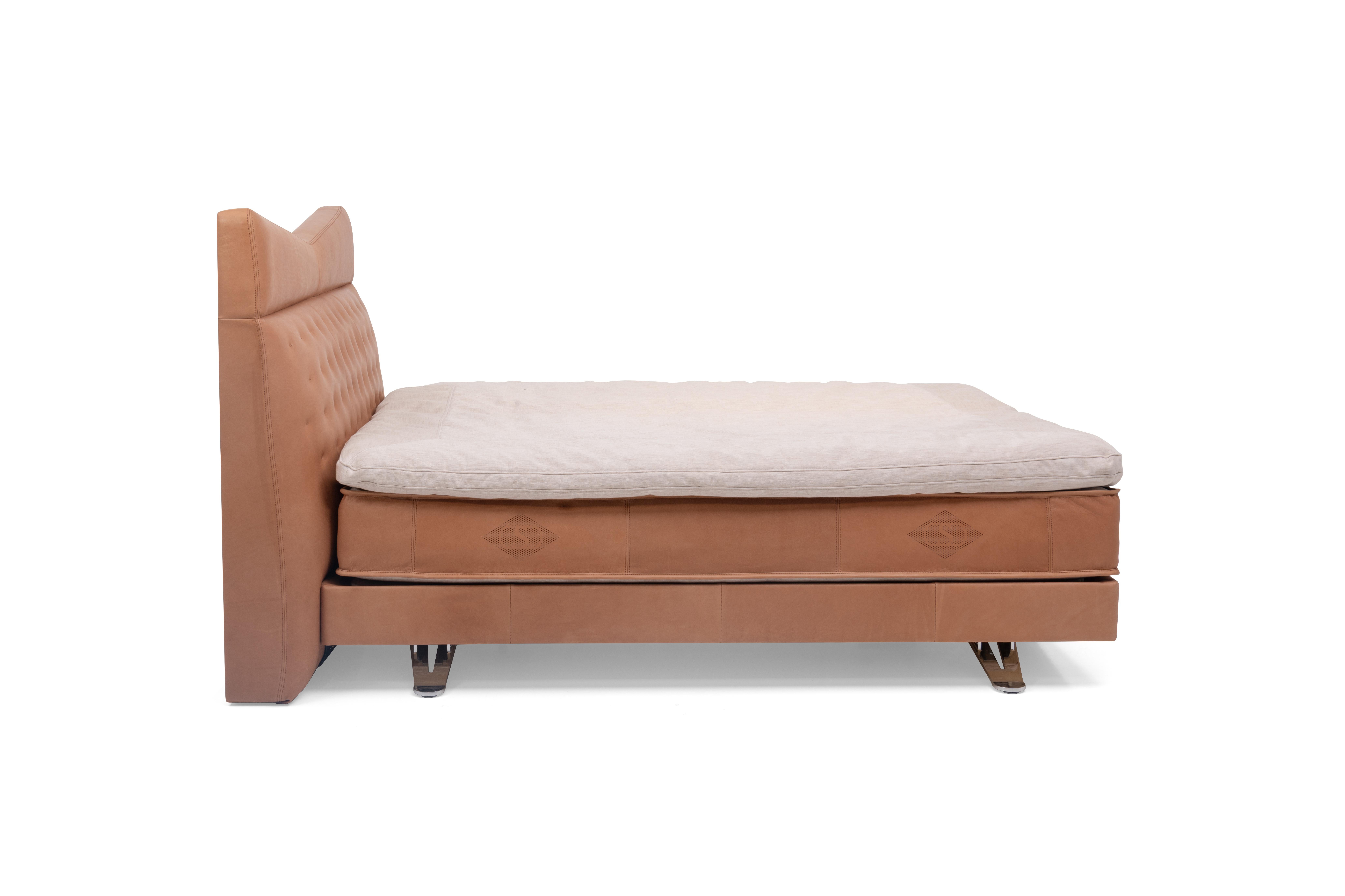En vente : Orange (Hazel) Cadre de lit et tête de lit en cuir cousus à la main DS-1151/1152 par De Sede 2