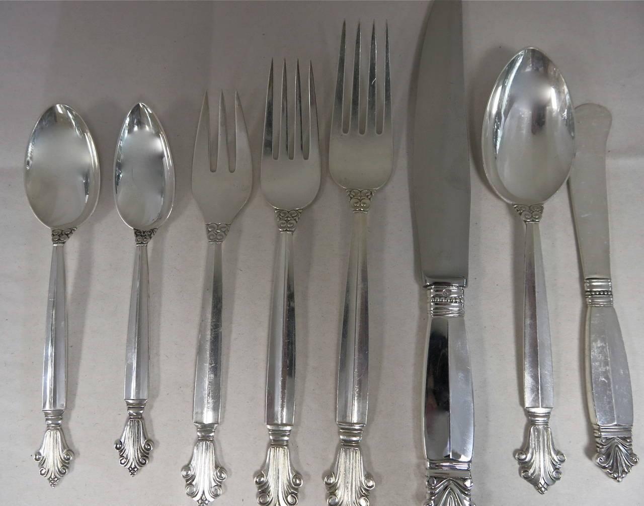 Georg Jensen, Acanthus pattern, sterling silver flatware set, complete for 12 people. Acanthus was designed by Johan Rohde for Jensen in 1917.
Consisting of the following;
12 dinner knives 9