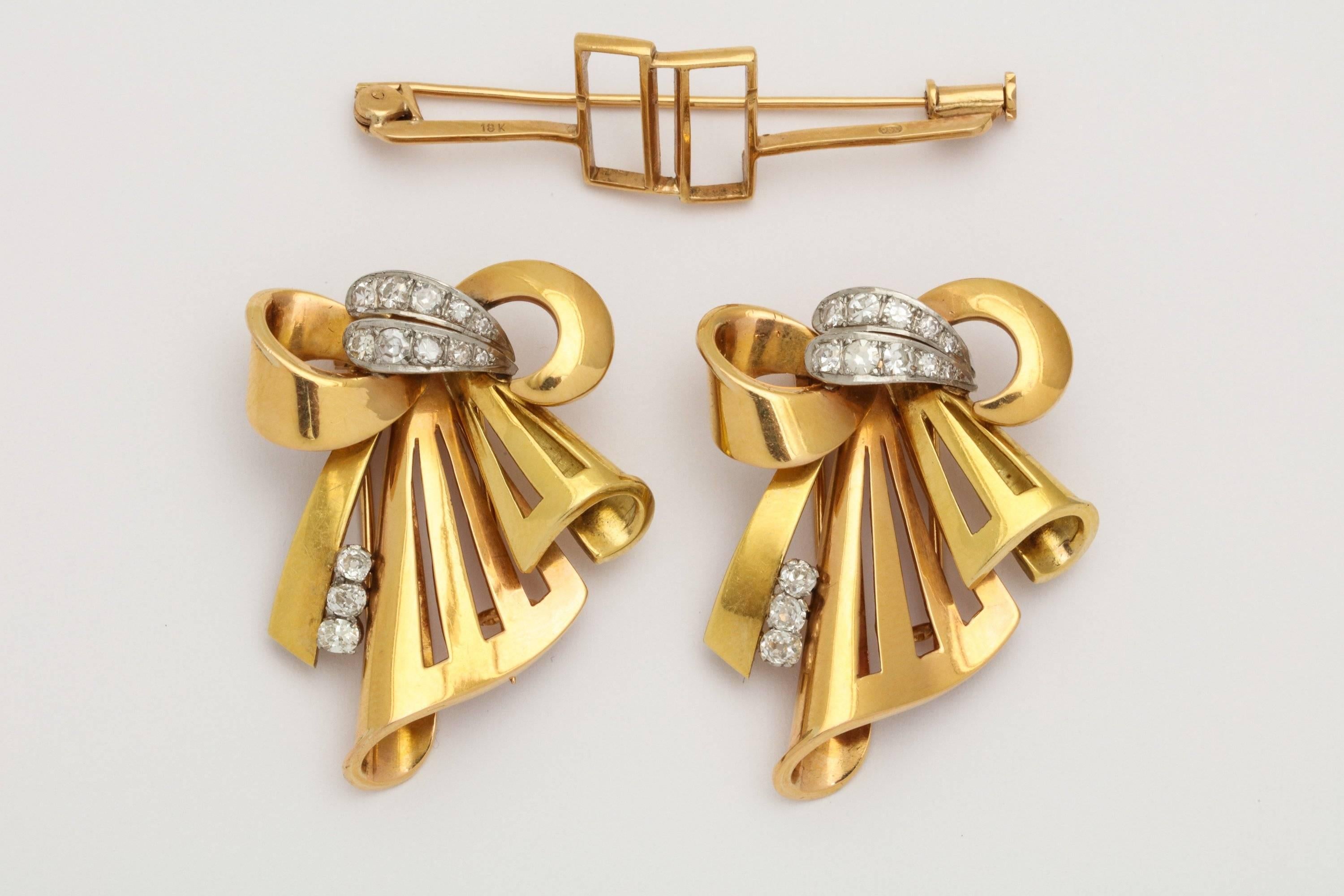 Gold Bow Brooch Double Clip With Diamonds In Good Condition In New York, NY