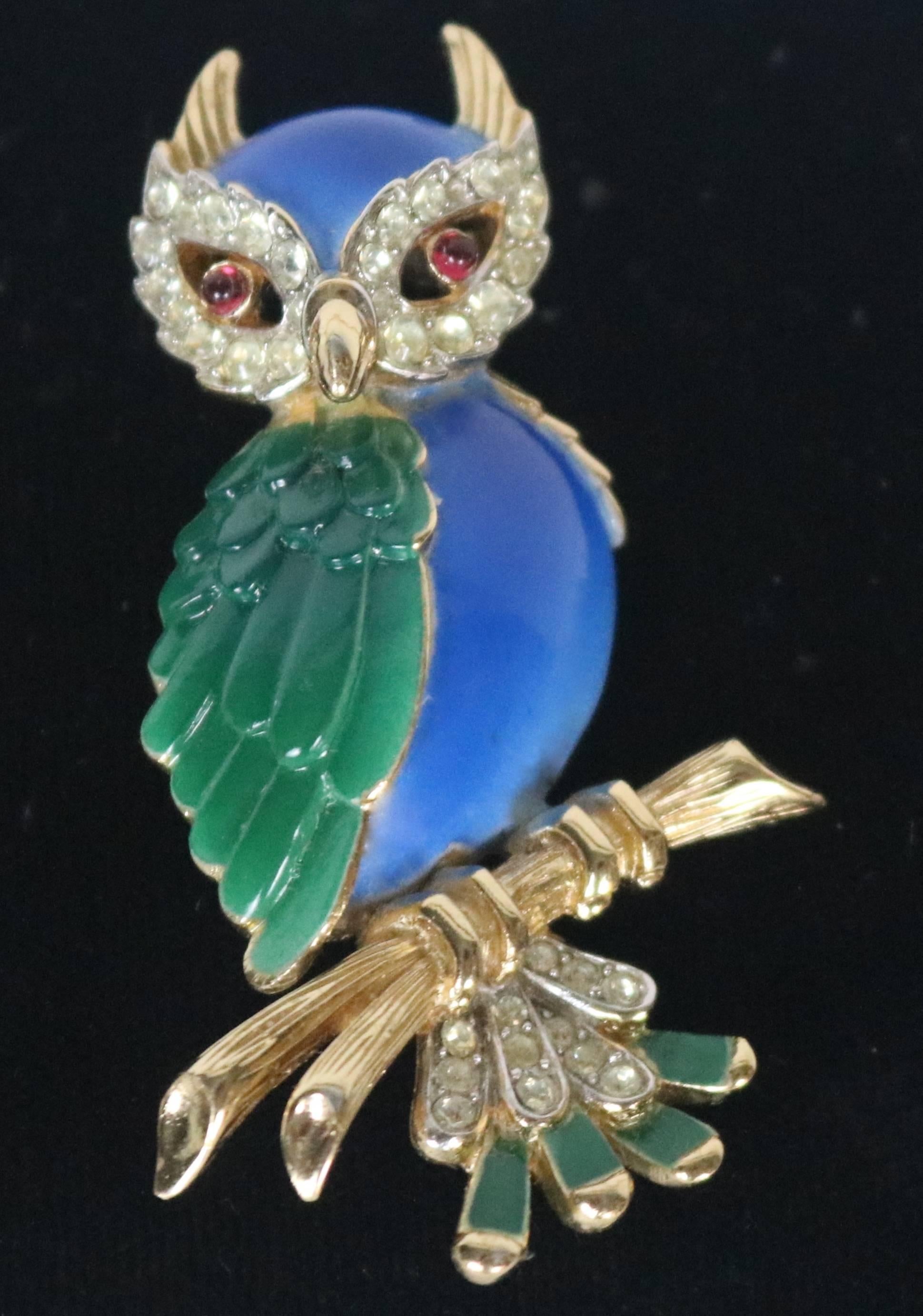 Women's 1960s Beautiful Signed Crown Trifari Jeweled Owl Brooch For Sale