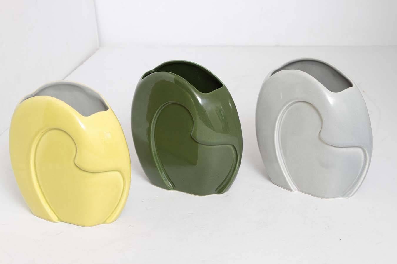 Minty Patented Belle Kogan MCM Design for Red Wing, Biomorphic Ceramic Vase For Sale 3
