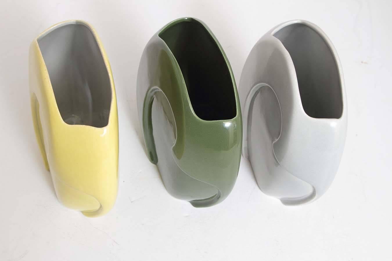 Minty Patented Belle Kogan MCM Design for Red Wing, Biomorphic Ceramic Vase For Sale 2