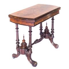 viktorianischer Kartentisch aus Wurzelnussholz und Intarsien des 19