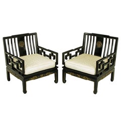 Paire de fauteuils club asiatiques en bois d'ébène et doré à la feuille