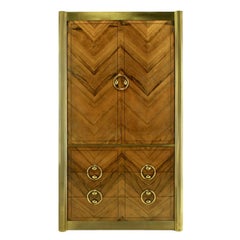 Armoire haute en bois de zebrano et laiton patiné Mastercraft