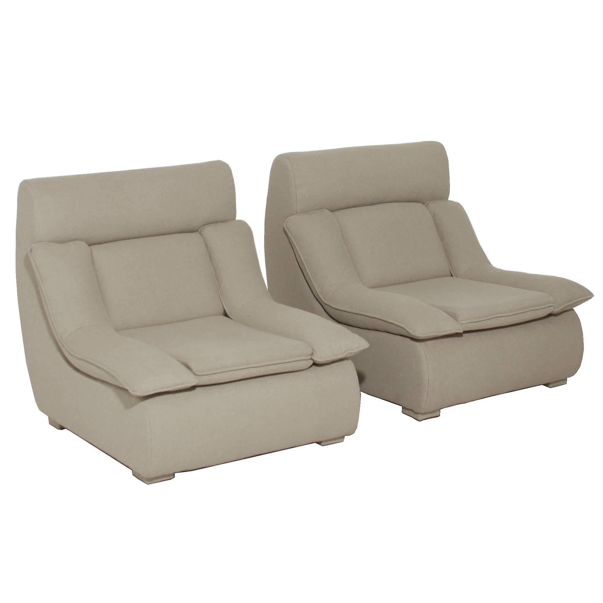 Pair of vintage Brazilian lounge chairs upholstered in oatmeal bouclé fabric. Measures: Seat height 15, seat depth 20. Many pieces are stored in our warehouse, so please click on 