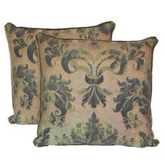 Pair of Fortuny Pillows in the Glicine Pattern 4