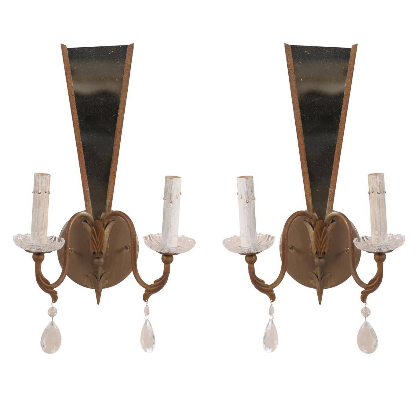 Coppia di applique moderne francesi con accenti di cristallo e retro a specchio in vendita