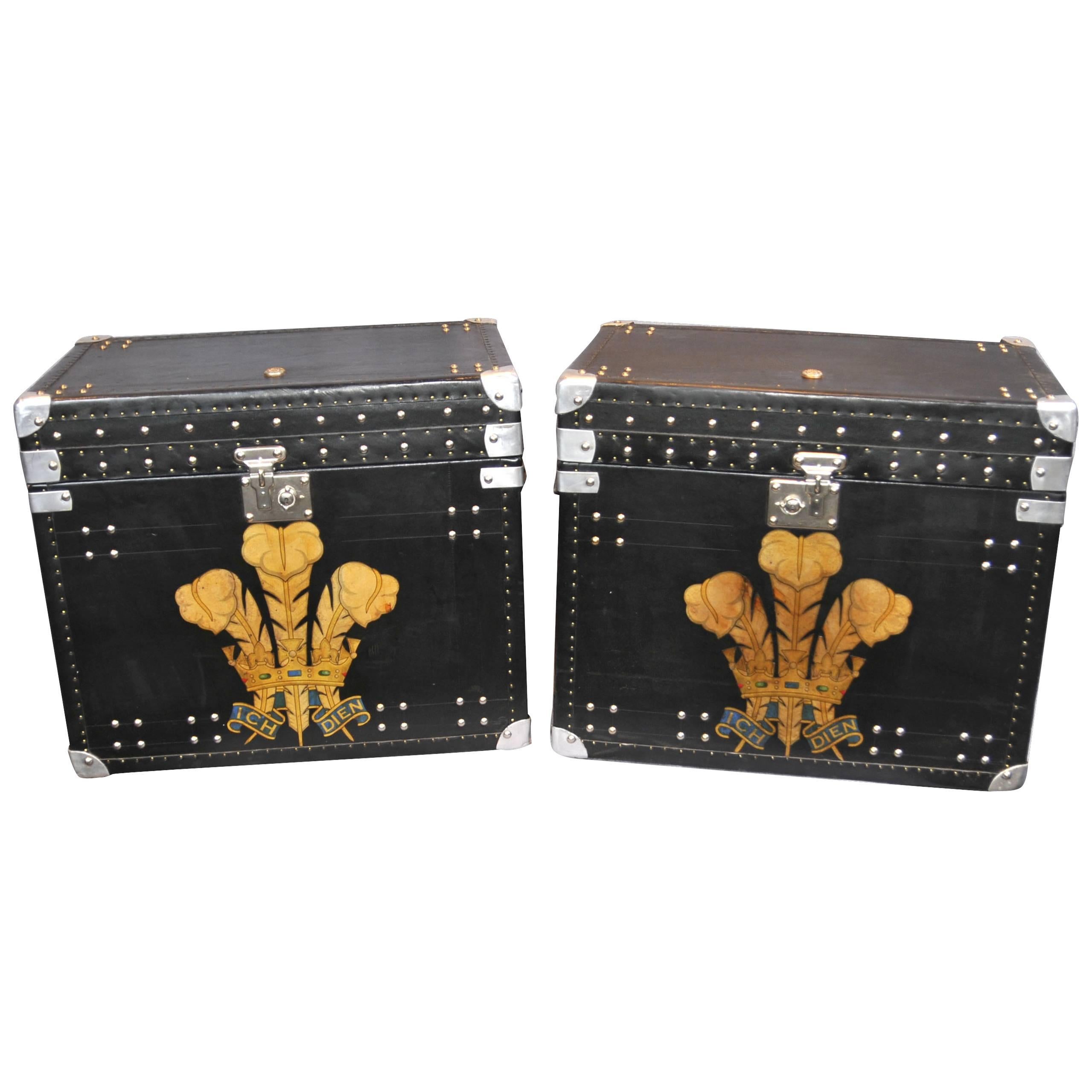 Pair of Leather Steamer Trunk, Side Coffee Tables Prince Wales Plume For Sale
