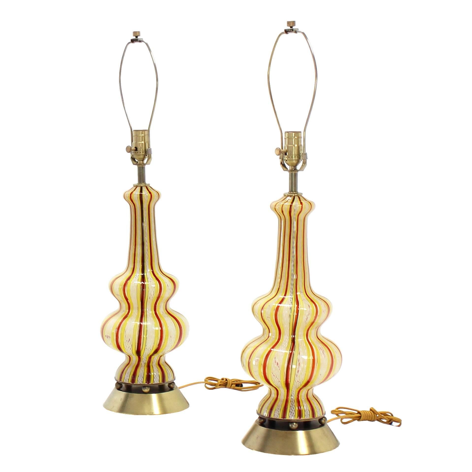 Paire de lampes de bureau décoratives en verre soufflé de style Murano