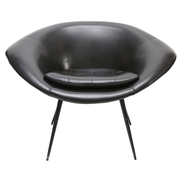 Pair Of Space Age Fiberglass Outdoor Chairs For At 1stdibs Space Age Oyster Chairs