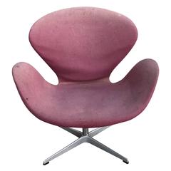 Modern Danish Arne Jacobsen Fritz Hansen Swan Chair in Vintage Pale Red