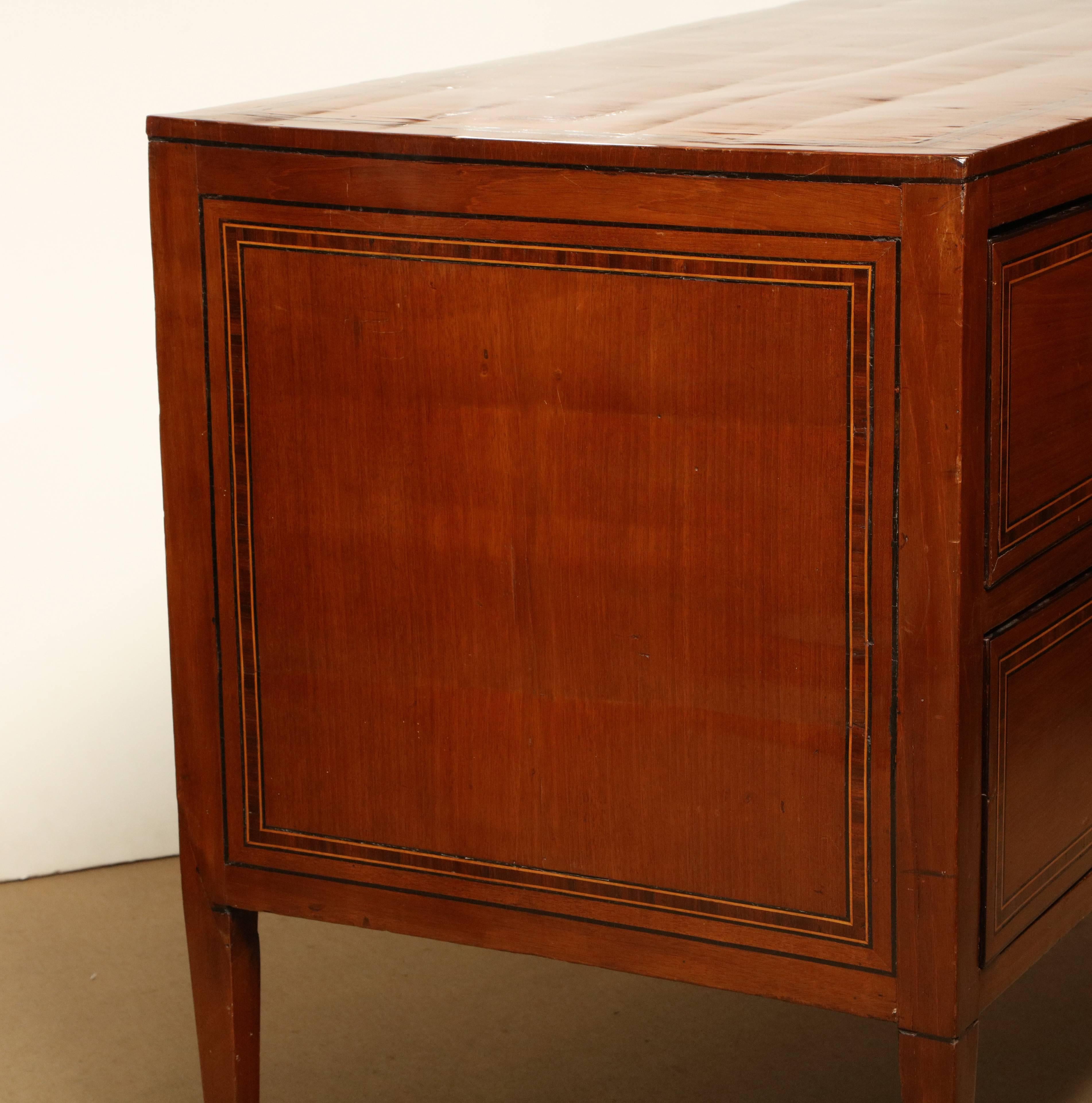 Early 19th Century Italian Chest of Drawers In Excellent Condition In New York, NY