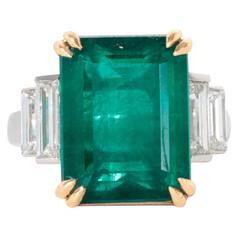 Elegant 9.60 Carat Emerald Diamond Ring