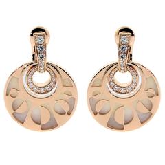 Bulgari - Boucles d'oreilles pendantes en or ornées de nacre et de diamants
