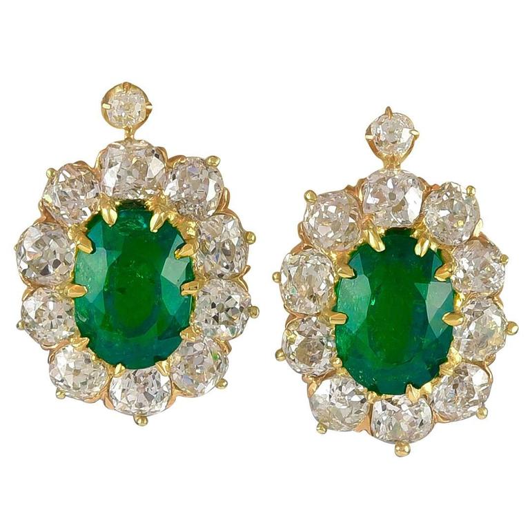Natural Colombian Oval Emerald and Old European Cut Diamonds Clip Earrings For Sale