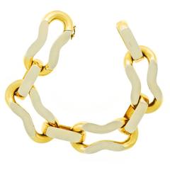 Van Cleef & Arpels Stylish Gold Link Bracelet
