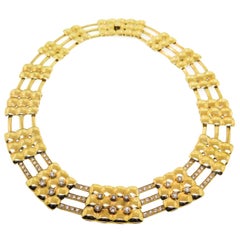 Conjunto de pendientes y broche de gargantilla de oro con diamantes flexibles